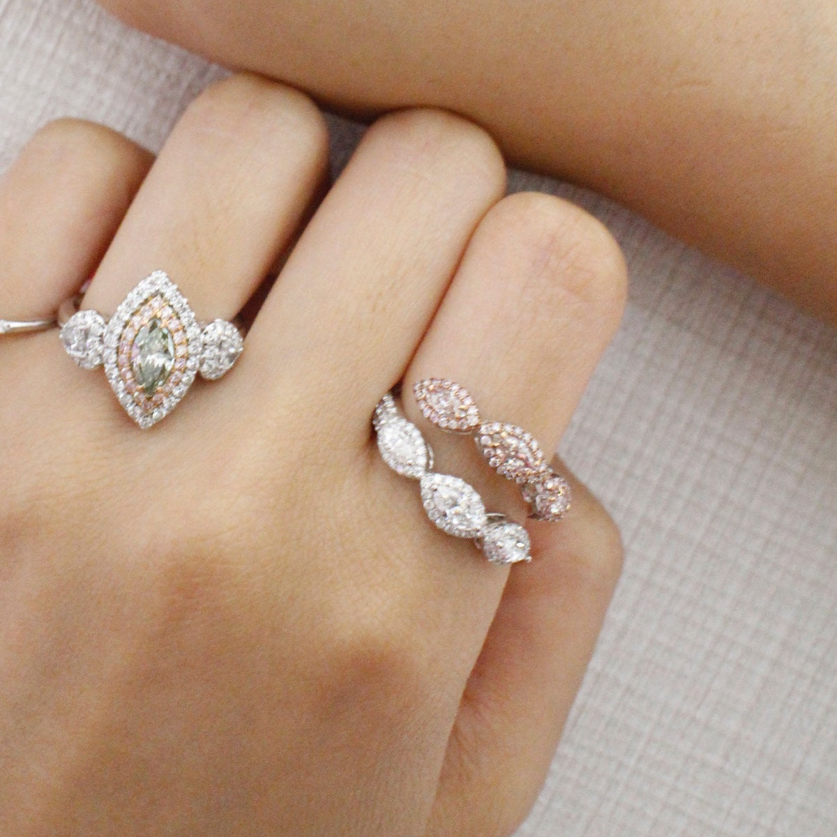 Waves Toi et Moi White and Pink Diamonds Ring